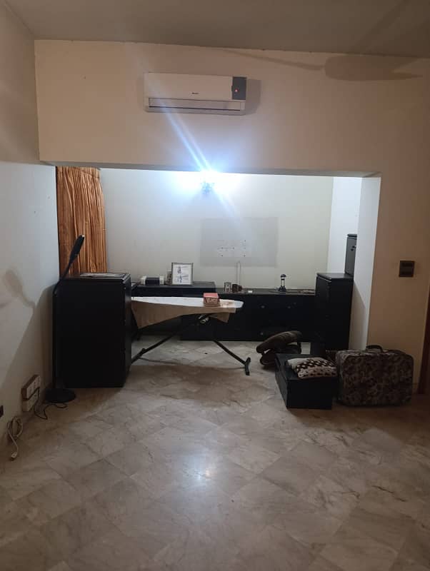 2 kanal house at hot location in main cantt 4