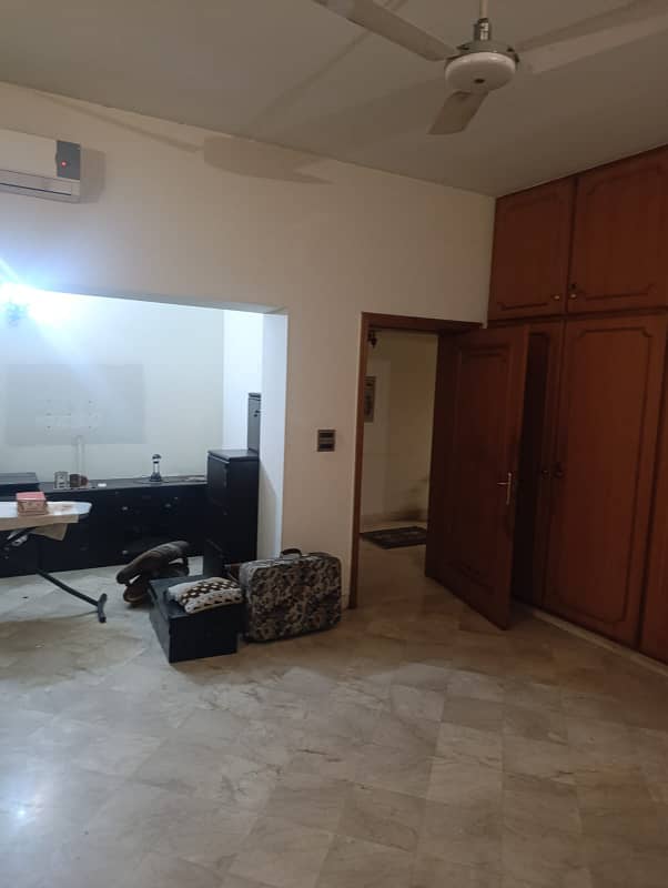 2 kanal house at hot location in main cantt 5