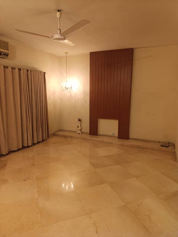 2 kanal house at hot location in main cantt 27