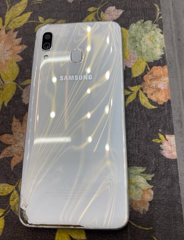 Samsung Galaxy A30 0