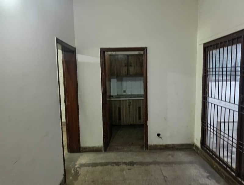 4 Marla 2nd Floor Office For Rent In DHA Phase 1,Block H, Lahore. 1