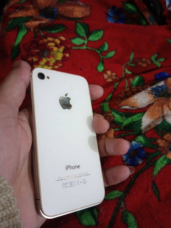 iphone 4s. 16 gb read add 0