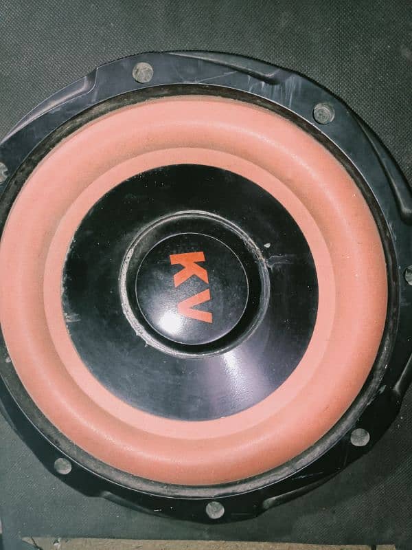 6 inch car woofer with box and two big speakers 2