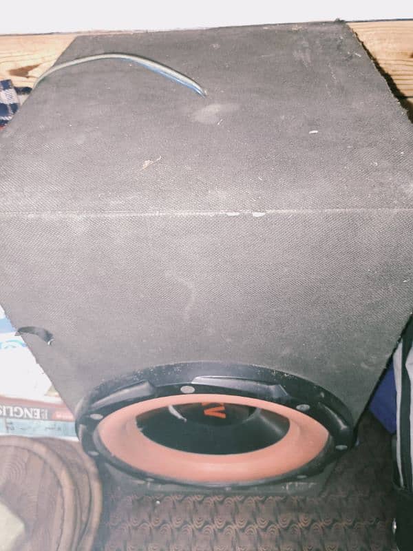 6 inch car woofer with box and two big speakers 3