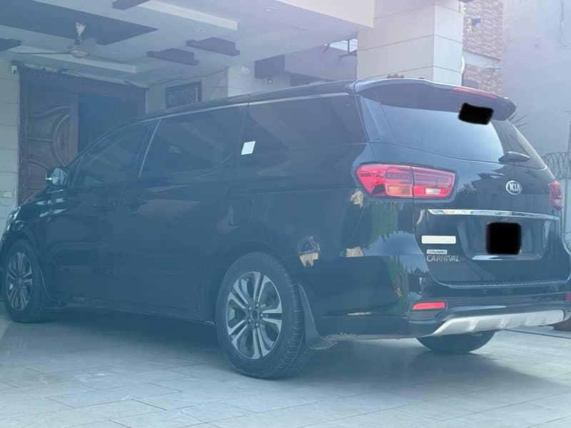 KIA GRAND CARNIVAL 2020 EX+ Top line variant 2