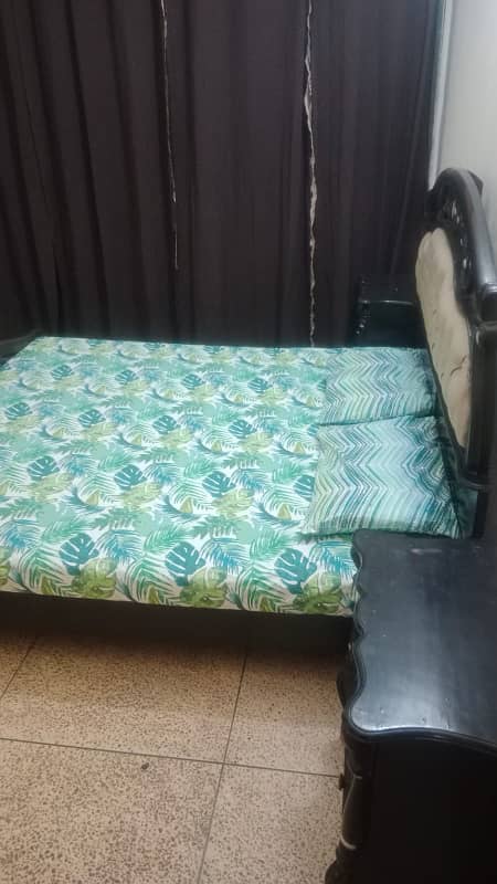 1 AND 2BEDS FURNISHED FLAT ROOM FOR RENT IN ALLAMA IQBAL TOWN 14