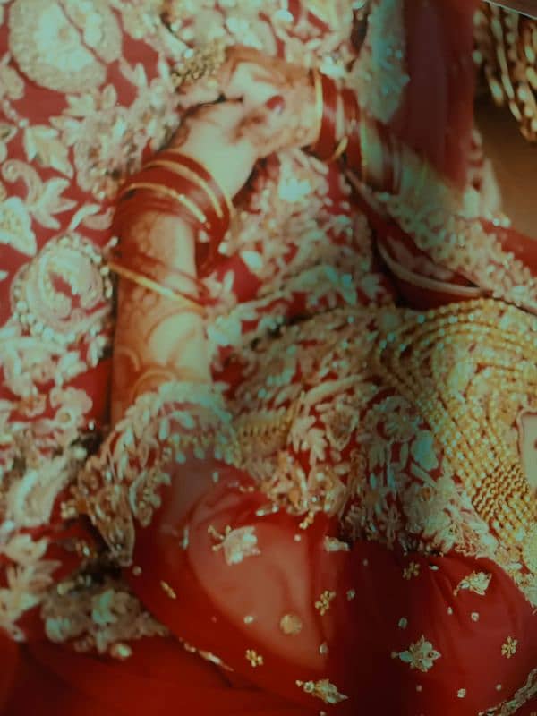 bridal lehenga is in pristine! 8