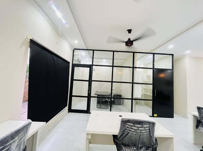 1000sqft ground floor Furniture office available in Johar town 0