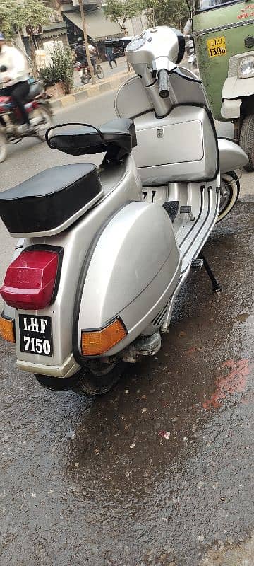 Vespa P150X 3