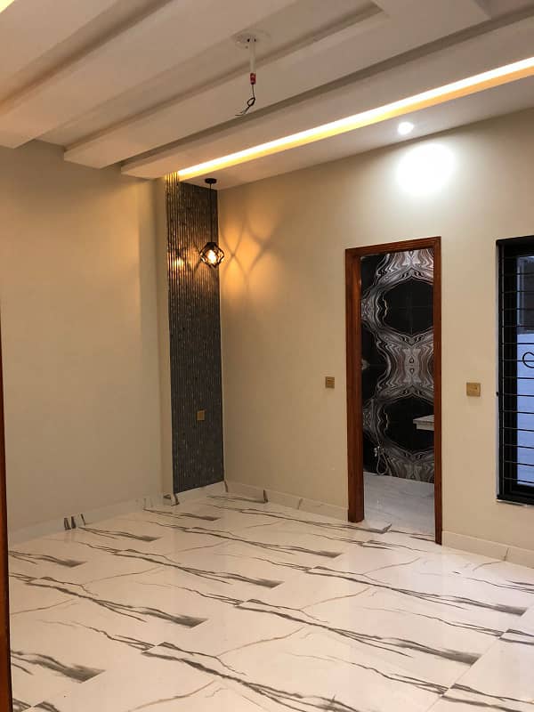 10 Marla Beautifully Designed House For Rent In Park View City Lahore. 3