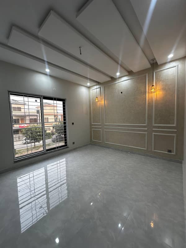 10 Marla Brand New house For Rent In Park View City Lahore. 0