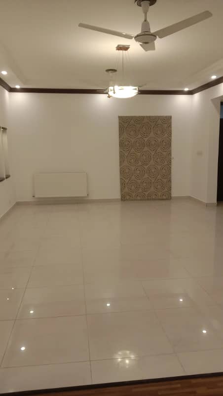 Luxury 4 Bed Rooms Fully Renvovated spiciuse Apartment for Sale in F-11 Karakoram Enclave, Islamabad. 20