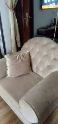 5 Seater Velvet Sofa with 5 Cushions.