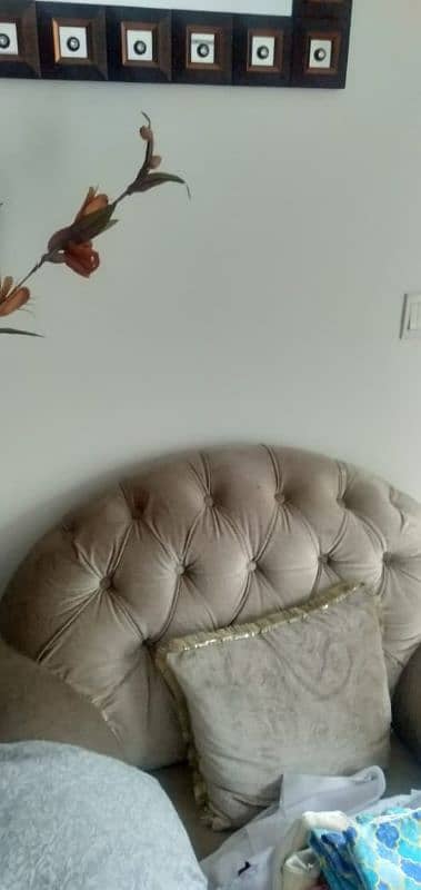 5 Seater Velvet Sofa with 5 Cushions. 3