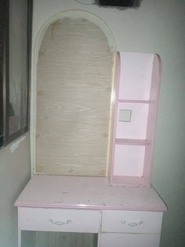 Almirah dressing table 3