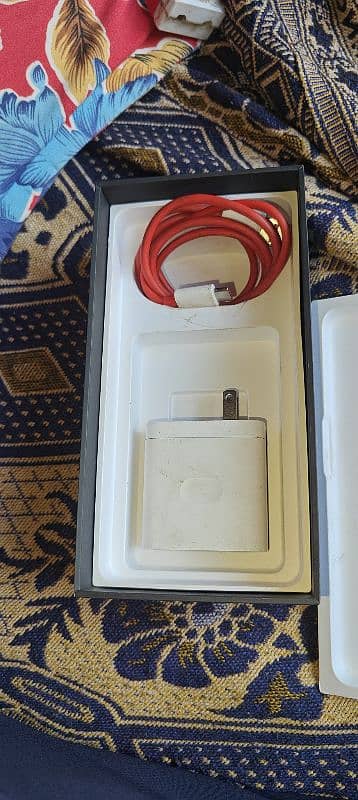 OnePlus 11 10/10 complete box 2