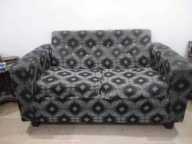 4 seater sofa sent for sale 2