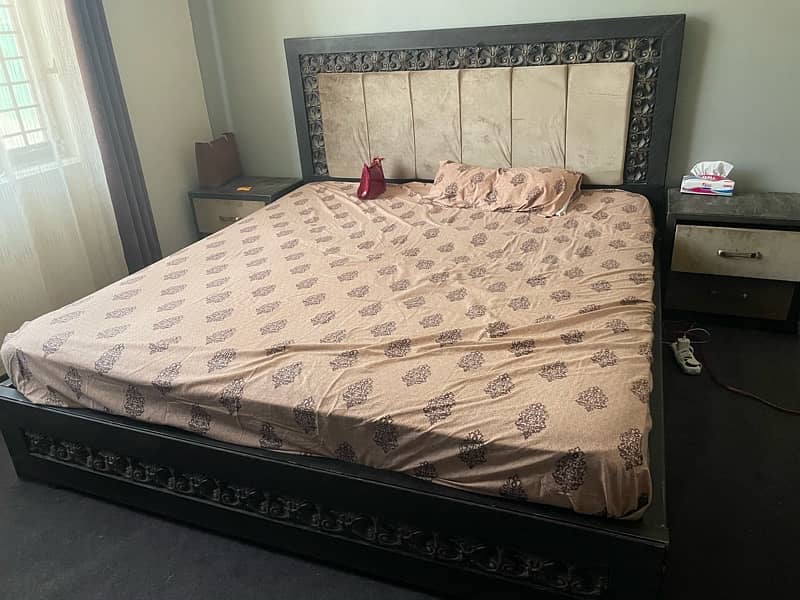 king size bed with free mattress 0