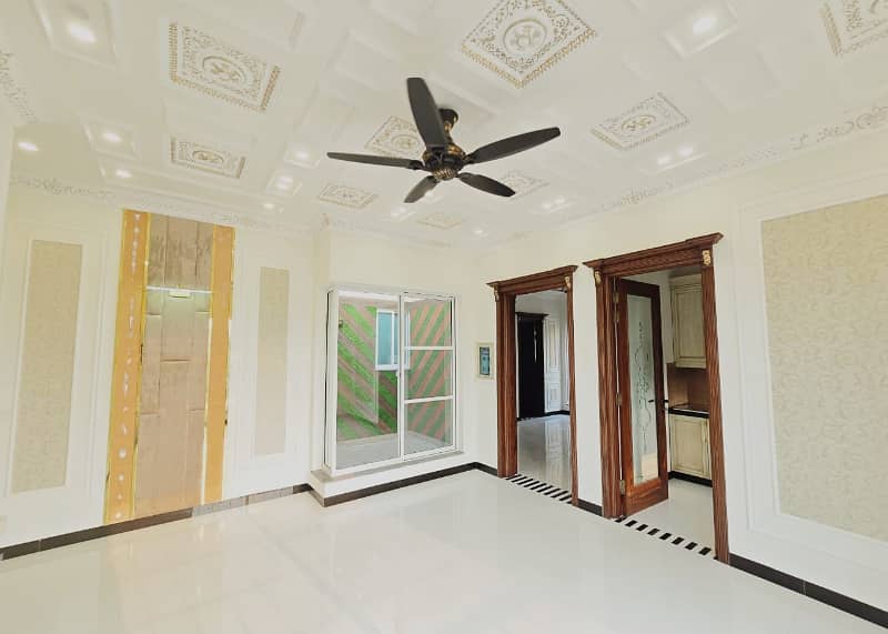 10 Marla Spanish House for sale in Paragon City Lahore 16