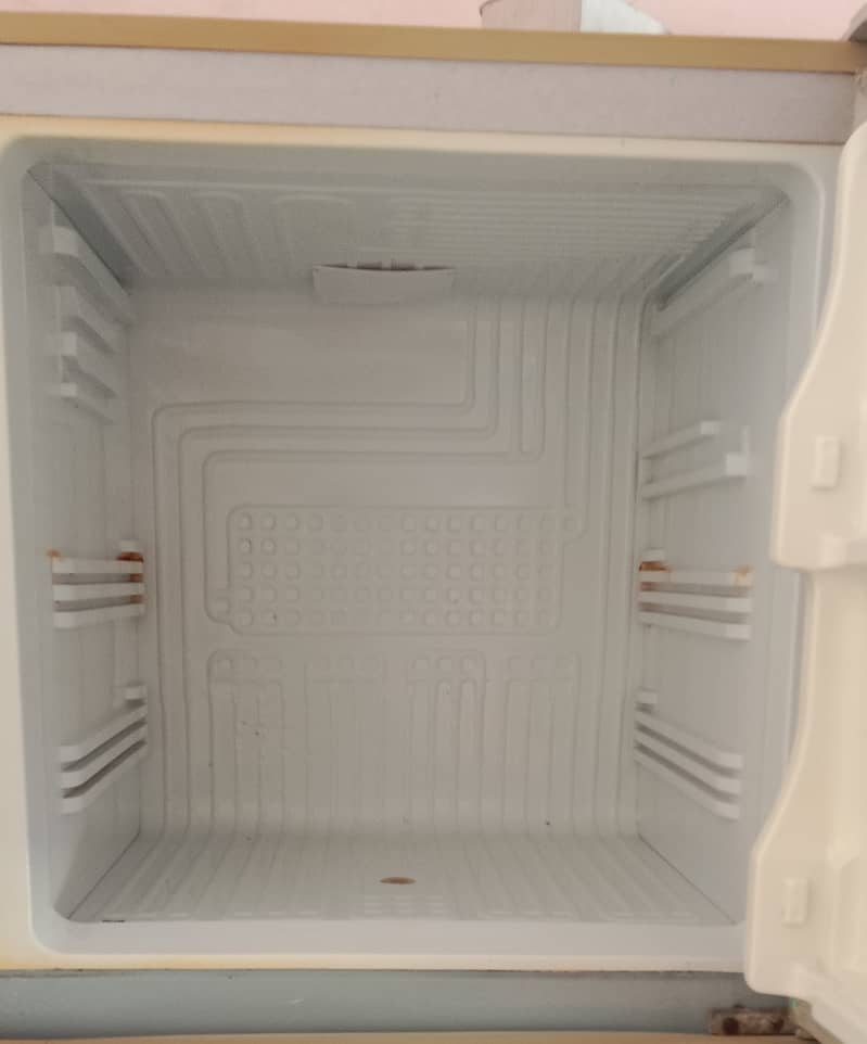 Pell medium size refrigerator for sale 1