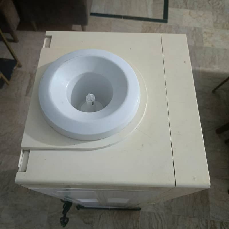 Canon Water Dispenser with stand Good Condition Chalne me behtreen 3