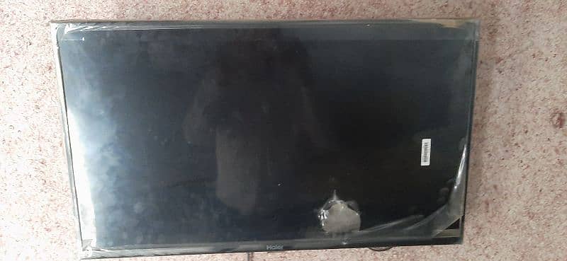 Lcd haier 32 inch just 2 years used new just panel aik jga se toot gya 1