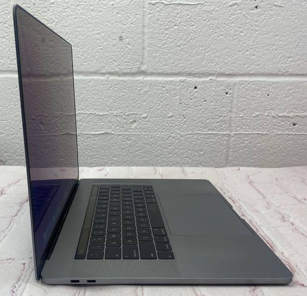 MacBook Pro 15-inch 2019 Core i9 2