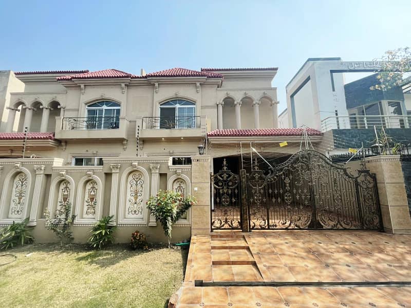 10 Marla Spanish House for sale in Paragon City Lahore 0