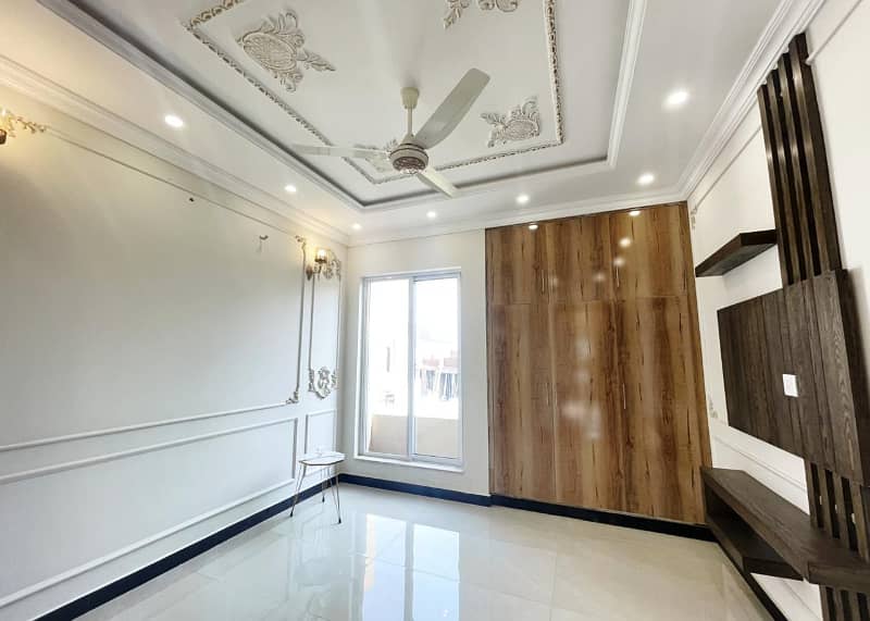 10 Marla Spanish House for sale in Paragon City Lahore 21