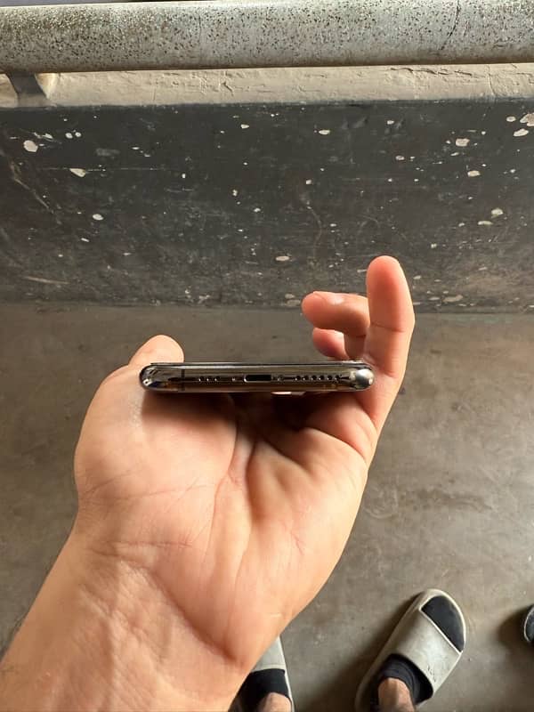 iPhone 11 pro factory unlock for sell 4