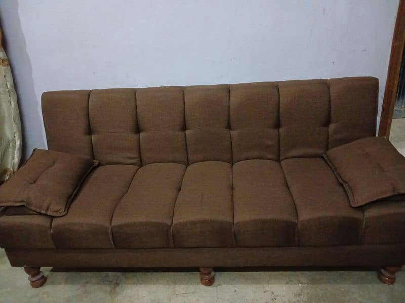 sofa cumbed in new condition 0