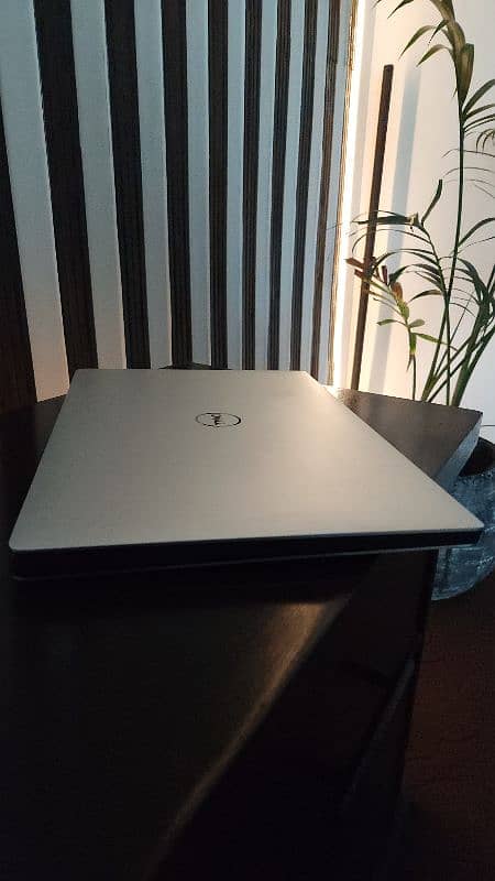 dell precision 5530 | 32 GB RAM | i7 8th Gen| 4gb dedicated Nvidia gpu 1