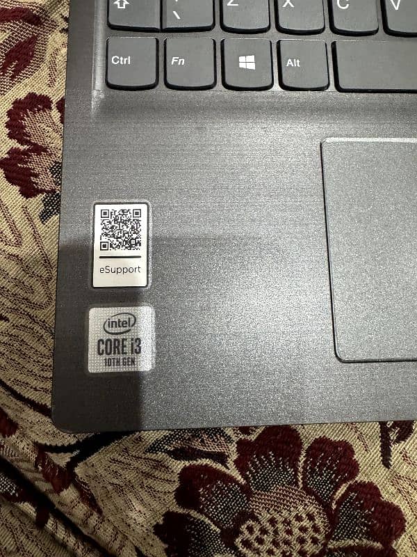 Lenovo V15 G1-IML Laptop 2