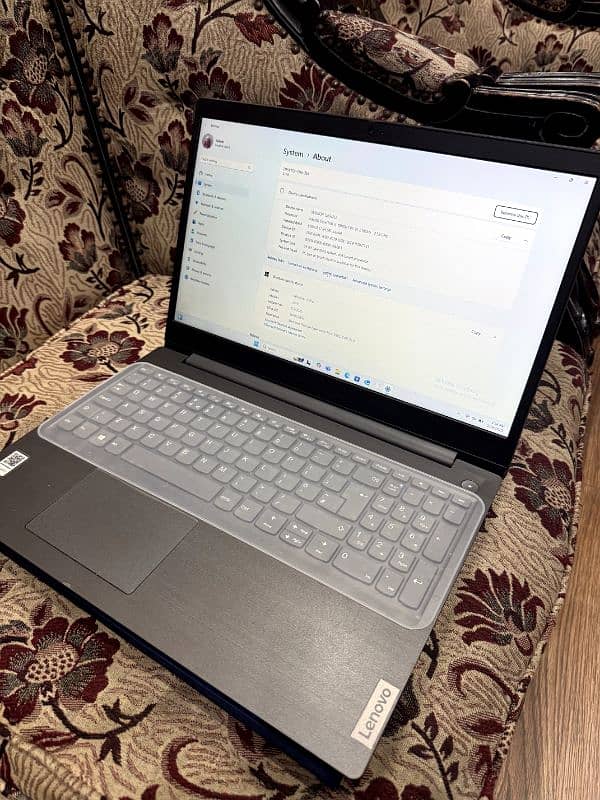 Lenovo V15 G1-IML Laptop 6