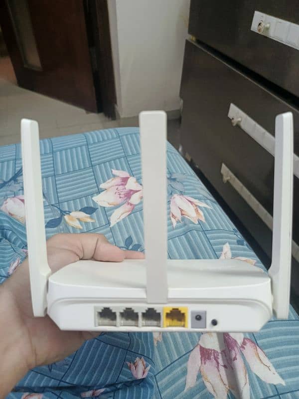 Mercusys 3 antenna Wifi Router just like new 2