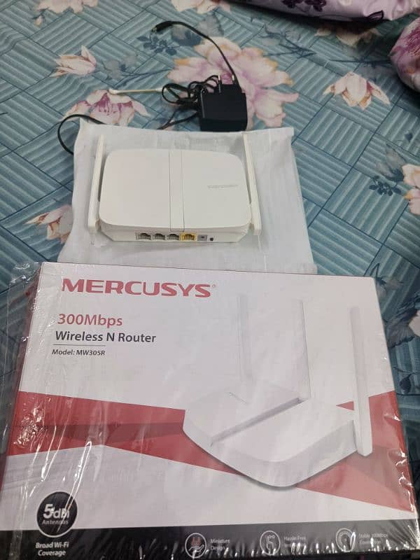 Mercusys 3 antenna Wifi Router just like new 4