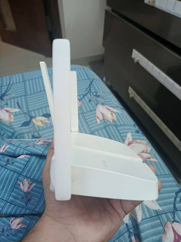 Mercusys 3 antenna Wifi Router just like new 7