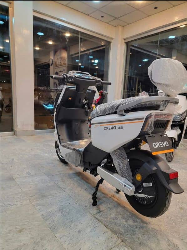 Orevo B2 Electric Scooty 1