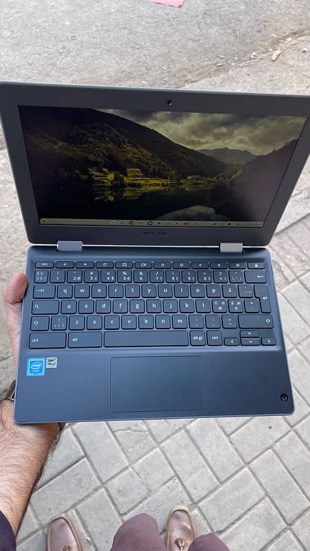 Asus Chromeabook 10/10 1