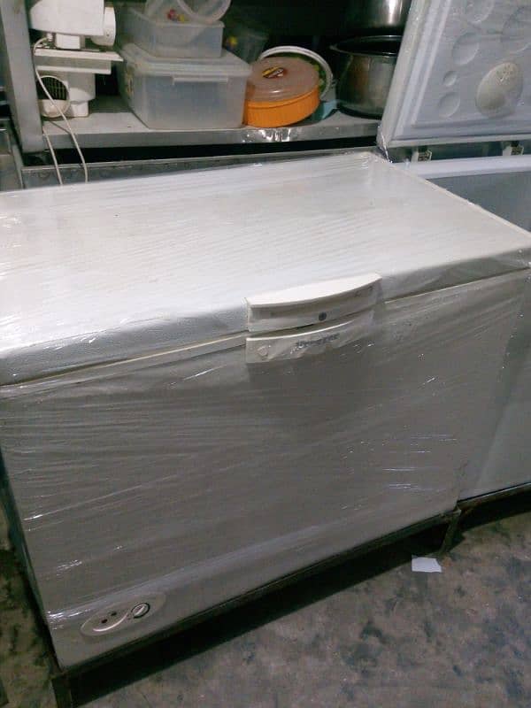 deep freezer weve good condition 2