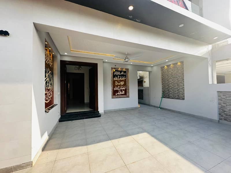 10 Marla luxury Modern House available For Sale In Paragon City Lahore 0