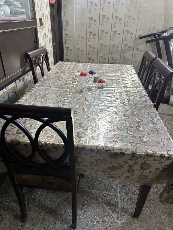 wooden dining table with 5 chairs behtreen condition meh 5