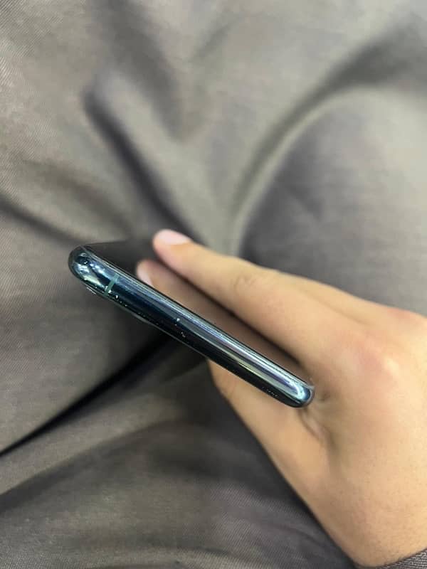 iPhone 11 Pro Max 256gb pta approved 4