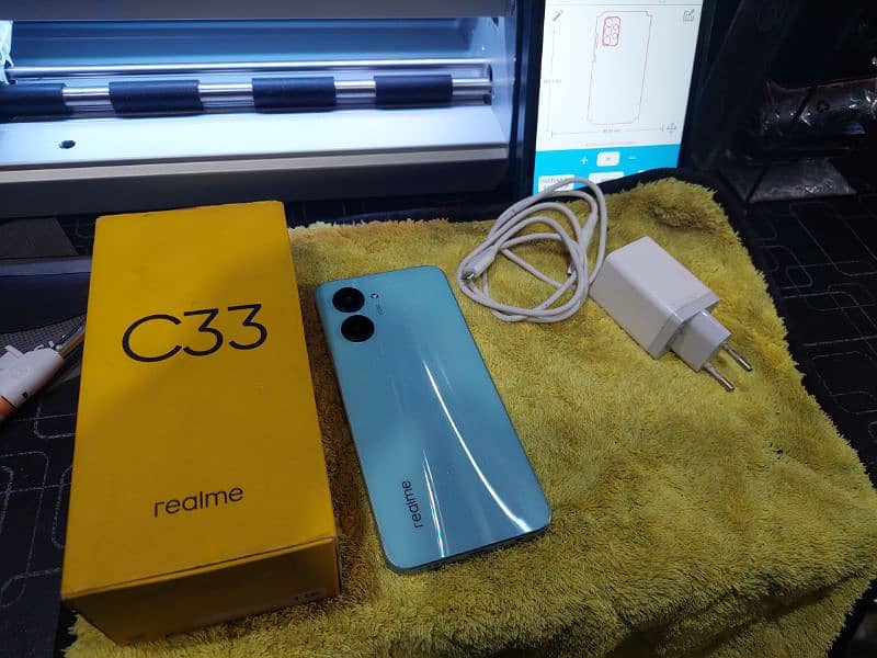 Realme C33 4/64 with box and charger 3