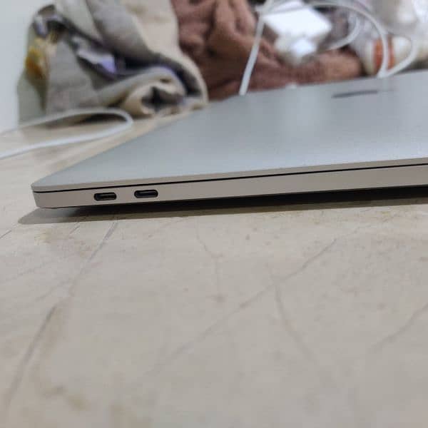 MAC Book Pro 2017 Laptop Brand New 1