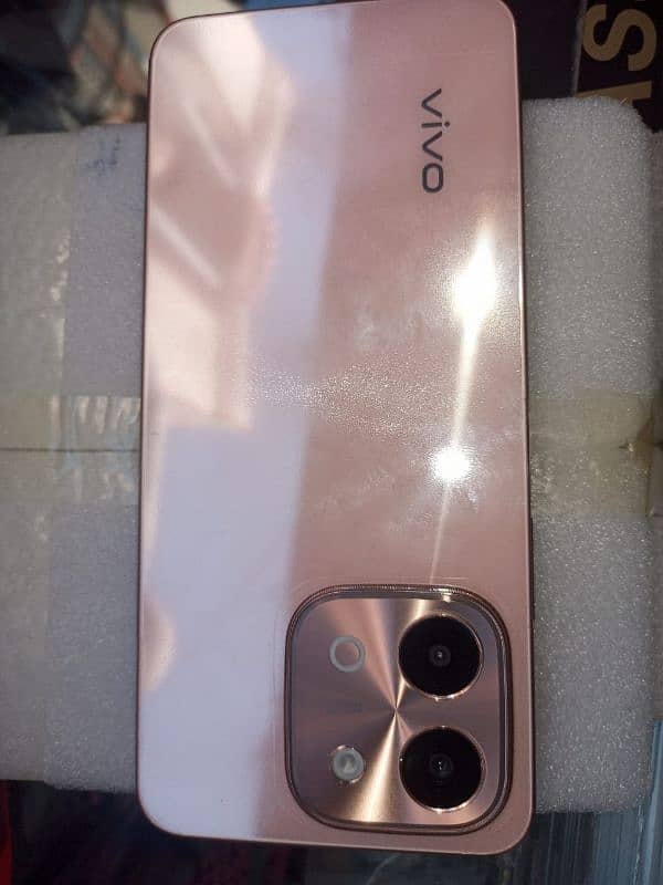 vivo y28 10 by10 10 month warranty mein hai complete box Sath hai 0