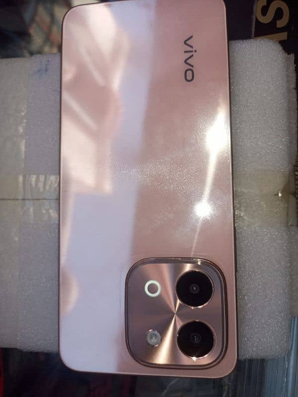 vivo y28 10 by10 10 month warranty mein hai complete box Sath hai 1