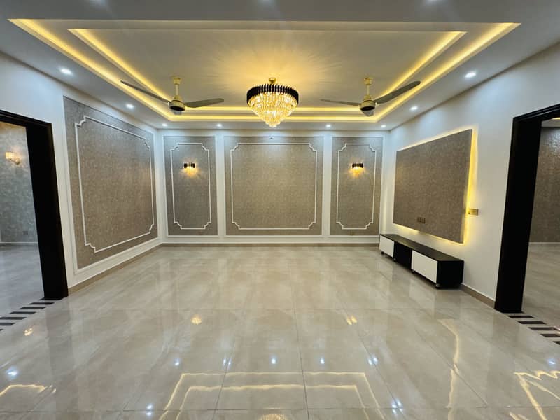 10 Marla New House Available For Sale In Bahria Town Lahore 6