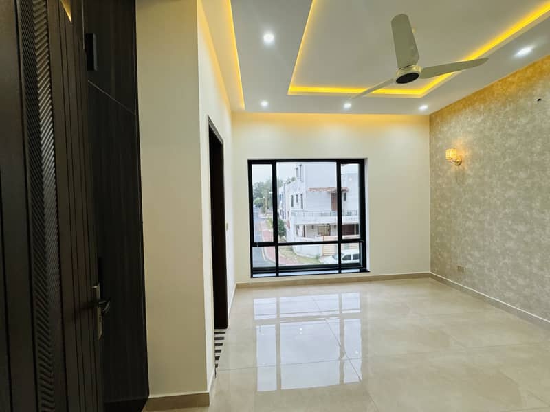 10 Marla New House Available For Sale In Bahria Town Lahore 7