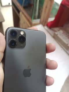 iphone 11 pro condition 10/10 just back change factory unlocked